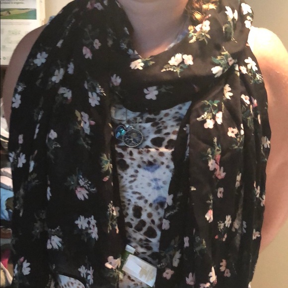 kate spade Accessories - Kate Spade flora oblong scarf black/pink floral kate spade Accessories - Kate Spade flora oblong scarf black/pink floral